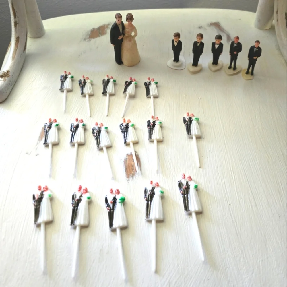 VTG Bride and Groom Cake Toppers Black and White